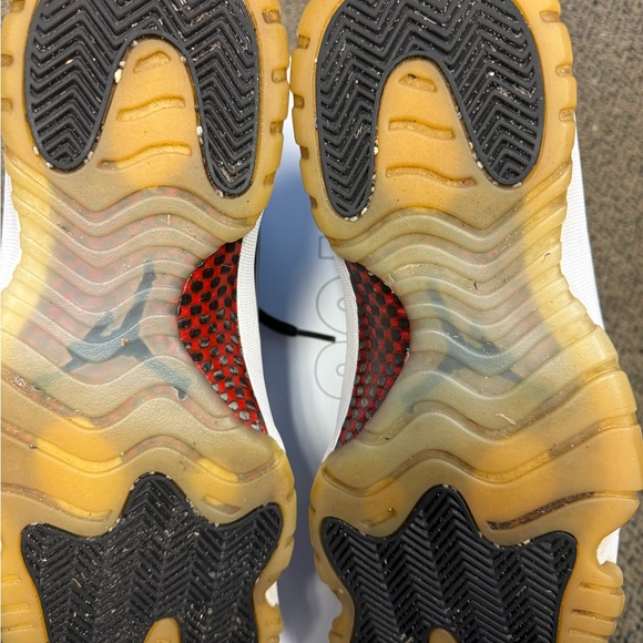 Jordan 11 Retro 72-10 - Black and Gold Sneakers - Picture 5 of 6